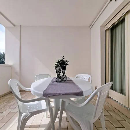Apartman Coastal Comfort For Families In *
